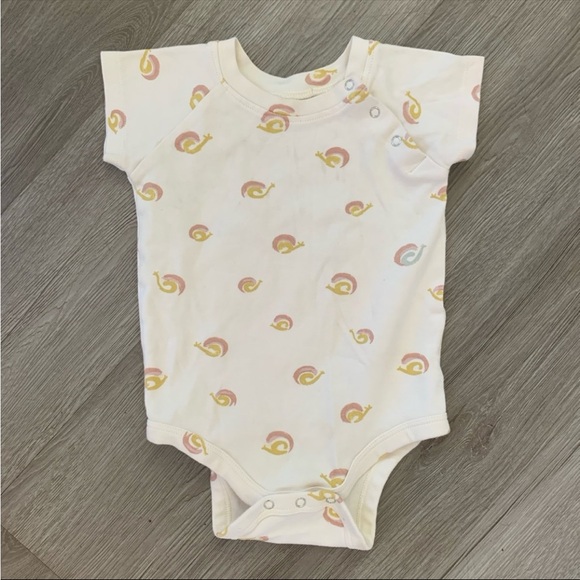 Pehr Organic Cotton 12-18 Months Bodysuit Snails Onesie - Picture 1 of 3